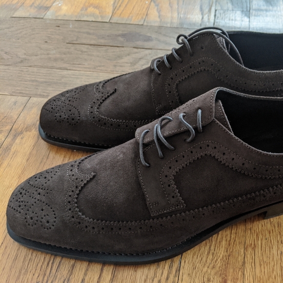 Men\'s Brown Suede Wingtip Shoes.